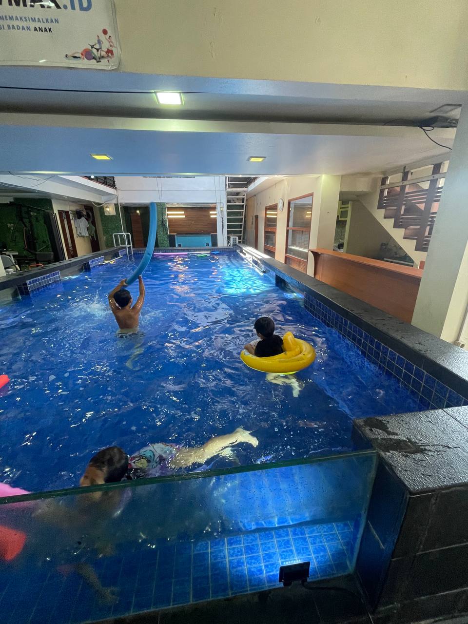 photo 6073384529265021730 y.jpg